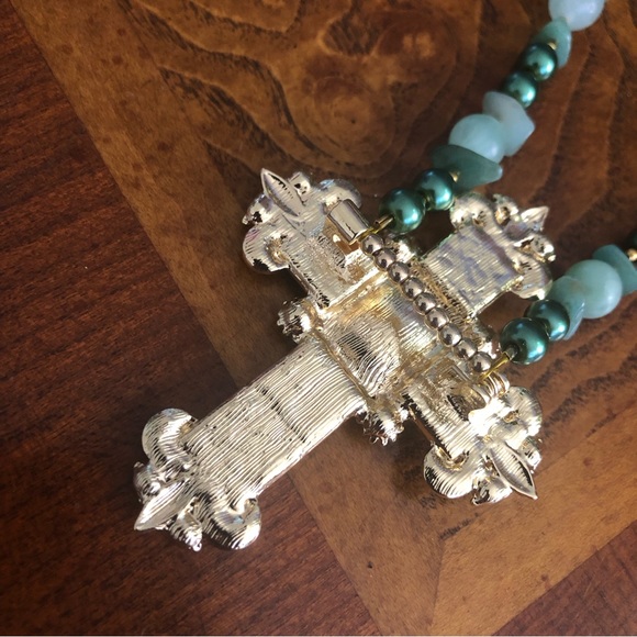 Handcrafted repurpose elegant stone cross pendant Czech glass Pearl necklace - Picture 11 of 12